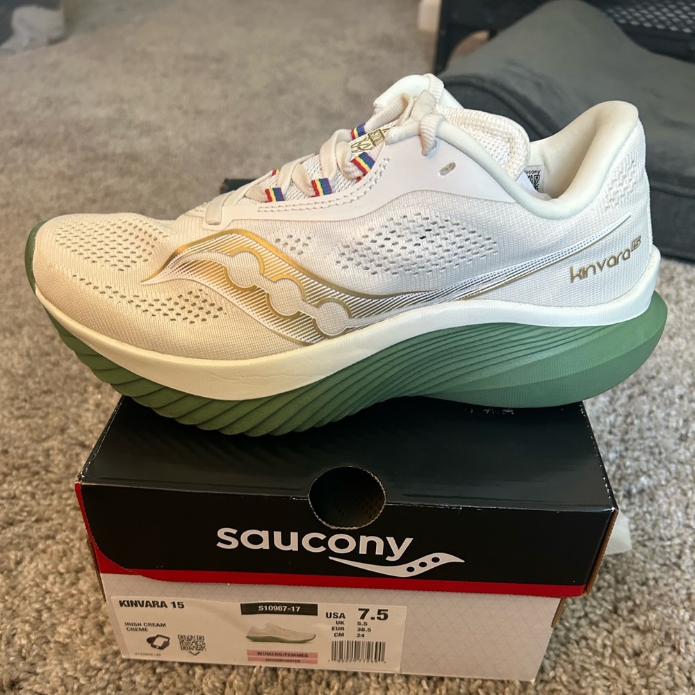 Saucony Kinvara 15 Irish Cream and Green Shoes- 7.5
